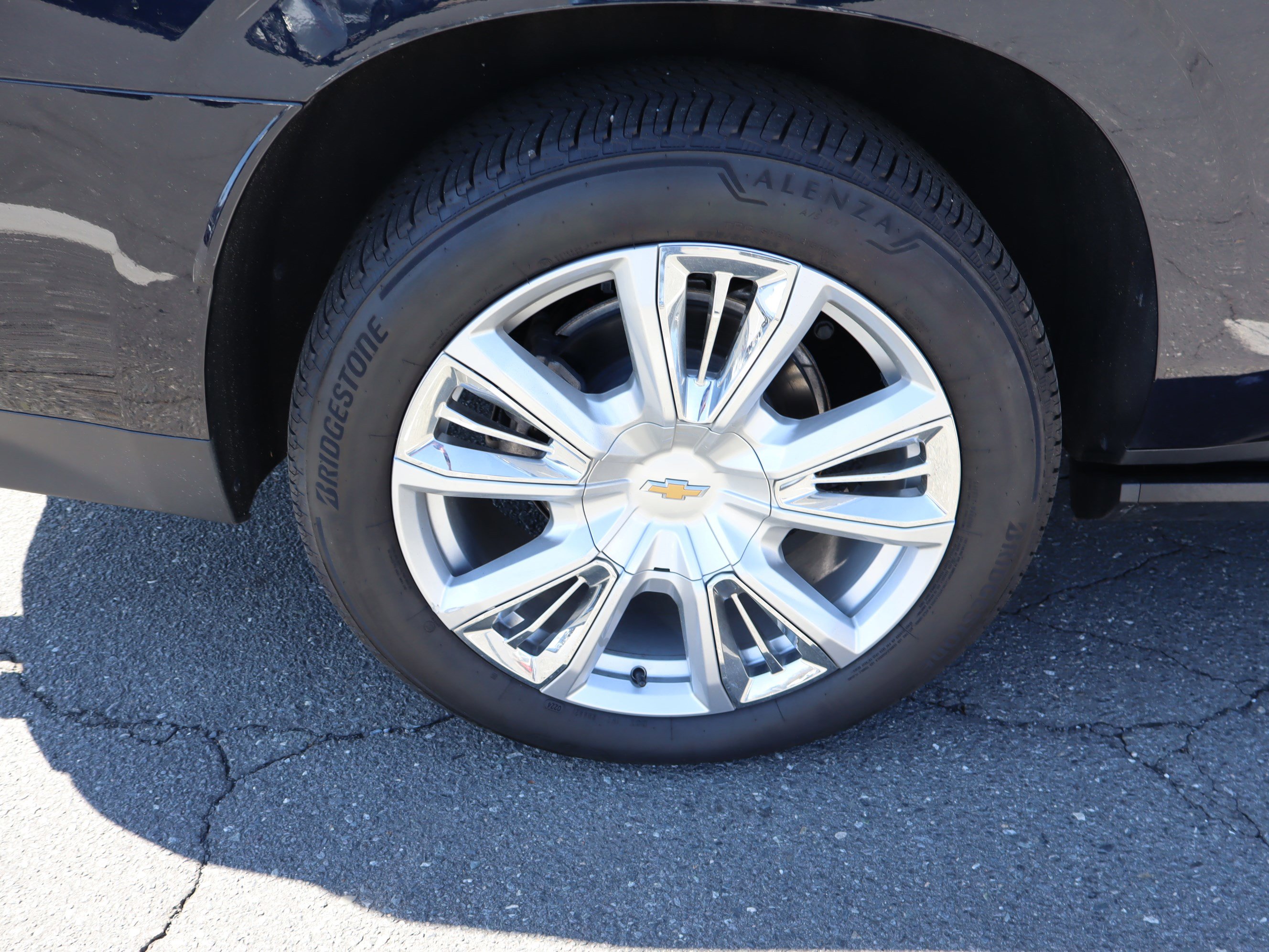 Used 2024 Chevrolet Suburban High Country w/ Advanced Technology Package AWD/4WD image 44