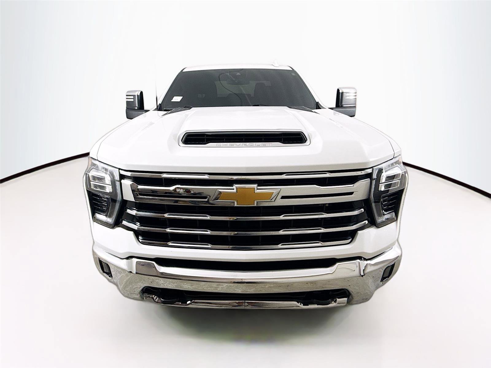 Used 2024 Chevrolet Silverado 2500 LTZ image 2