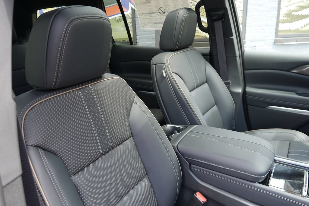 New 2026 Chevrolet Traverse High Country w/ LPO, Floor Liner Package AWD/4WD image 13