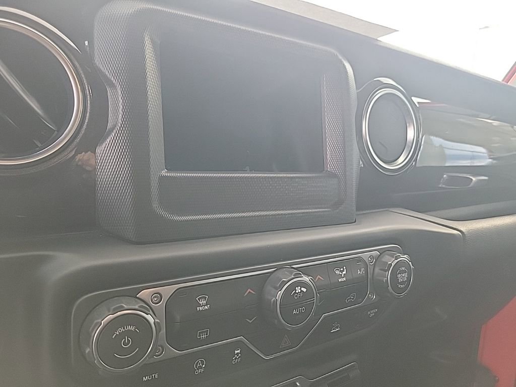 Used 2021 Jeep Wrangler Unlimited Sahara AWD/4WD image 28