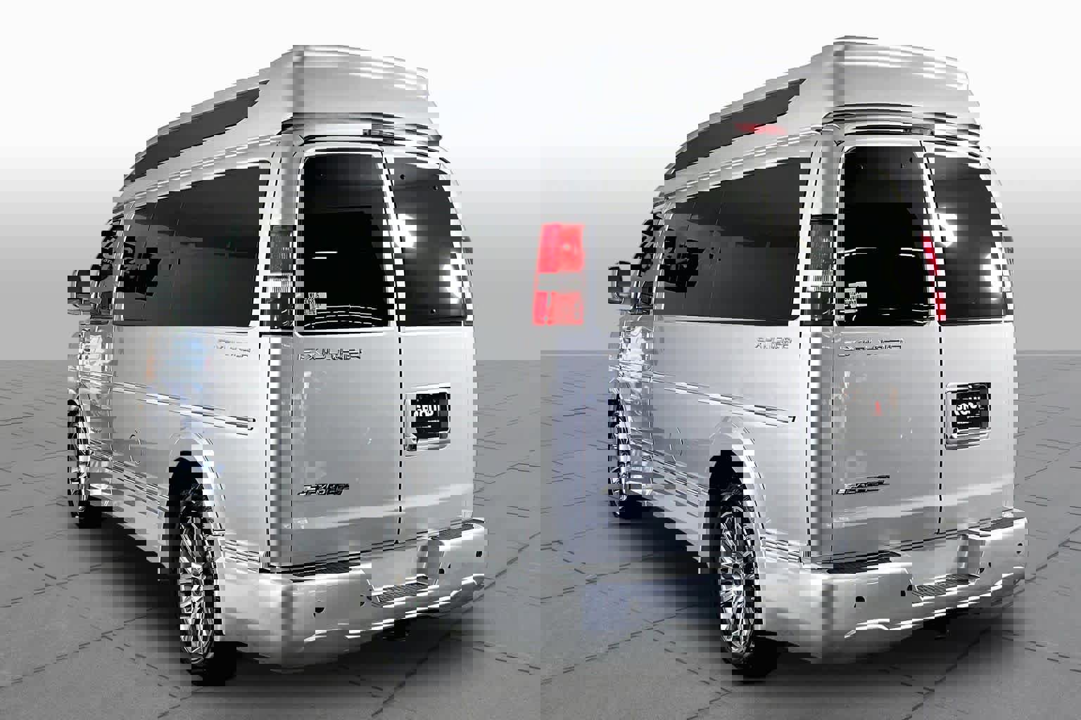 Used 2021 Chevrolet Express 2500 LS w/ Enhanced Convenience Package image 10