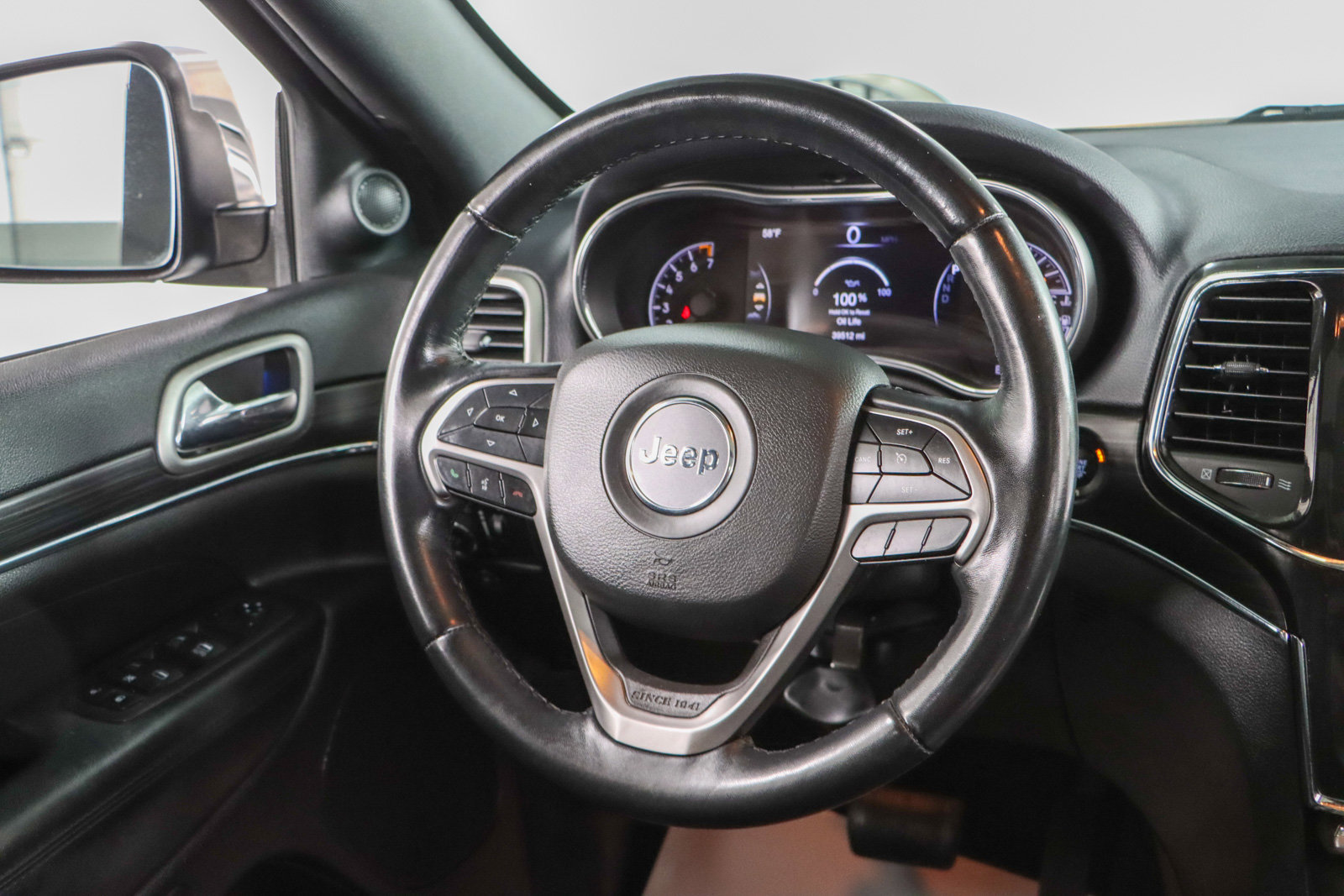 Used 2022 Jeep Grand Cherokee Limited image 12