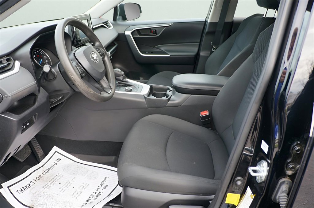 Used 2021 Toyota RAV4 LE image 16