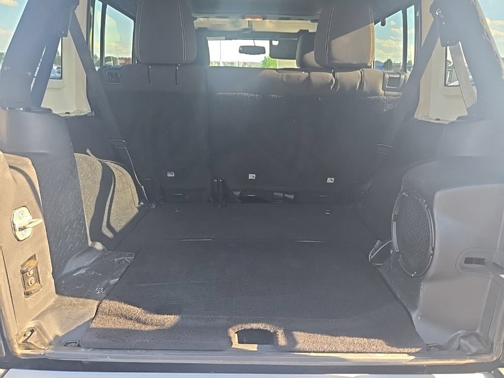 Used 2013 Jeep Wrangler Unlimited Sahara w/ Dual Top Group AWD/4WD image 24