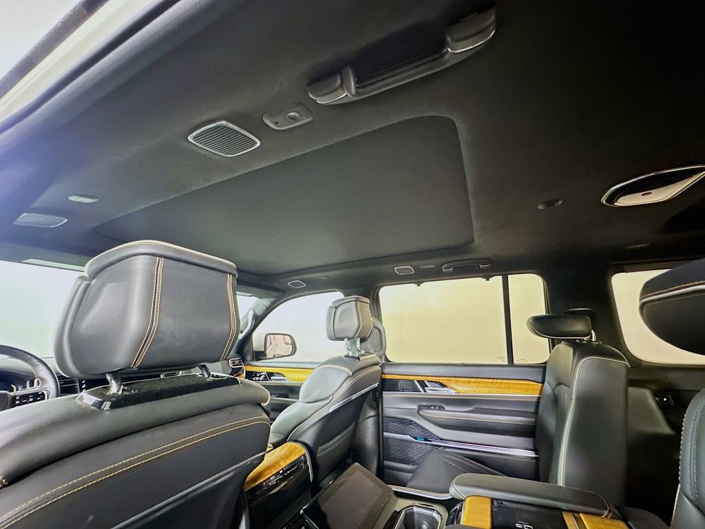 Used 2022 Jeep Grand Wagoneer Series III image 13