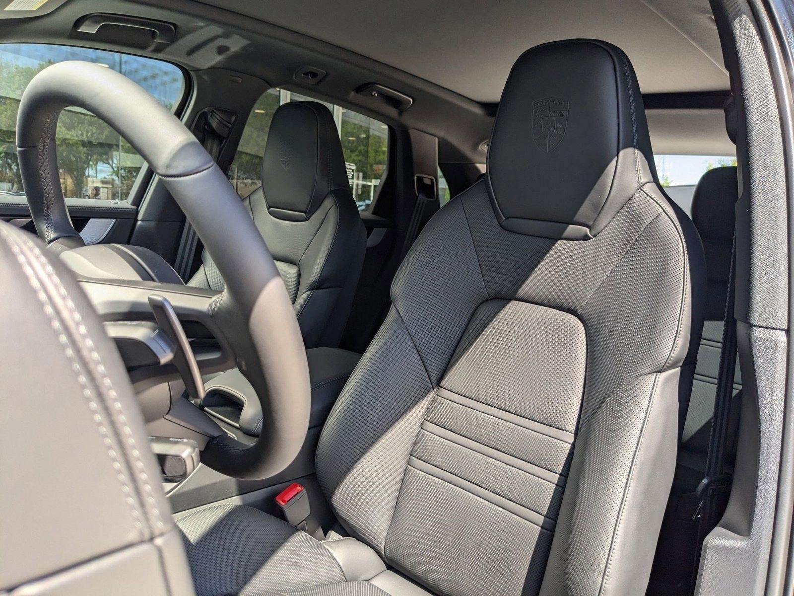 Certified 2025 Porsche Cayenne image 5