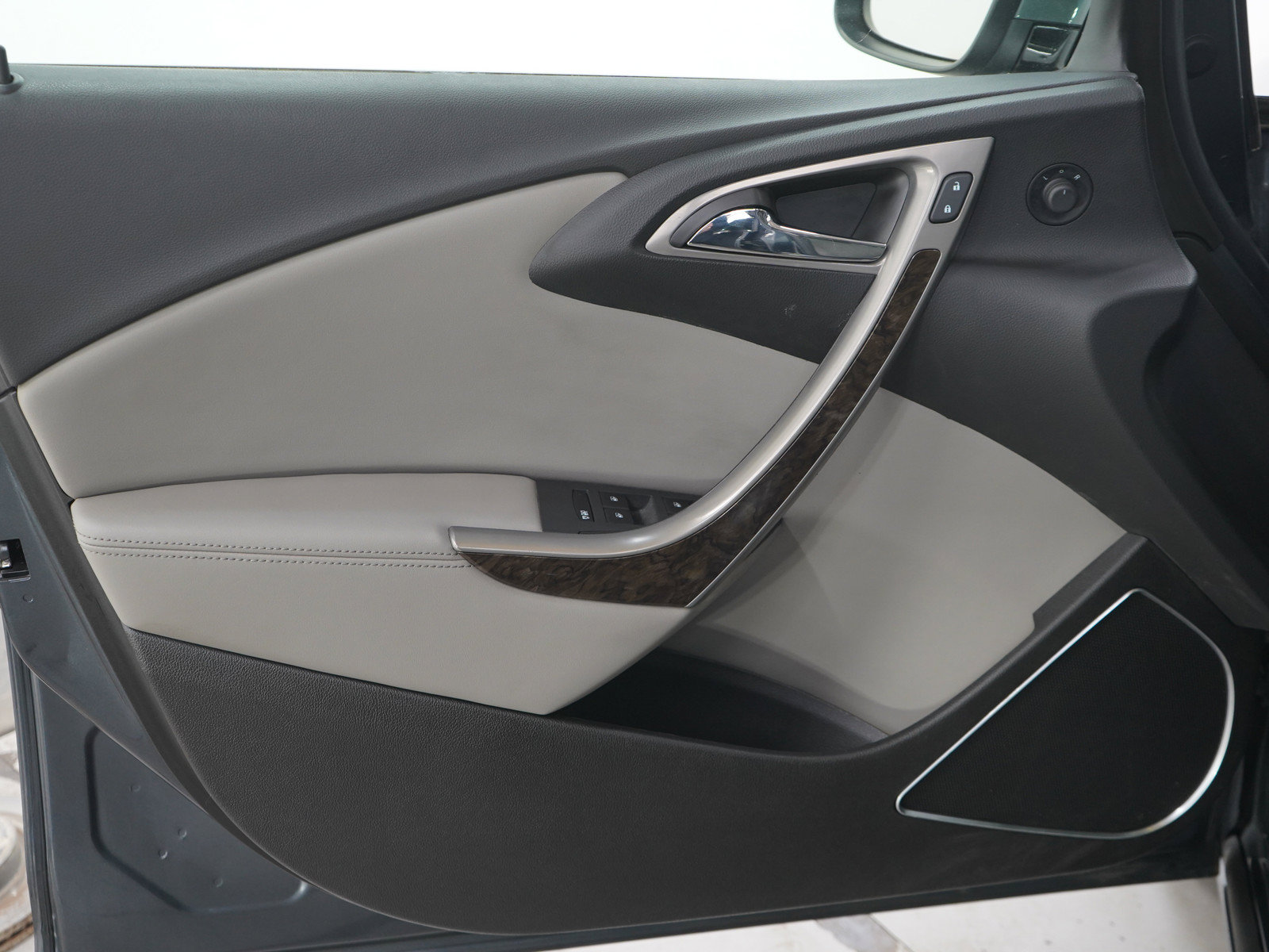 Used 2013 Buick Verano Convenience FWD image 19