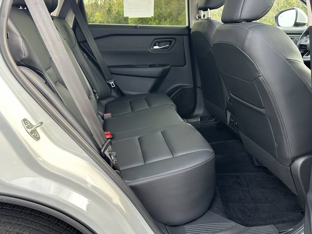 Certified 2025 Nissan Rogue SL w/ Tech Package FWD image 17