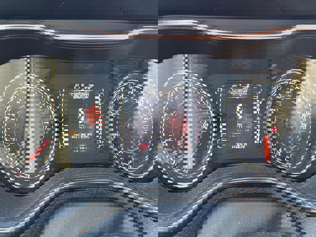 Used 2020 Jeep Cherokee Latitude w/ Cold Weather Group image 10