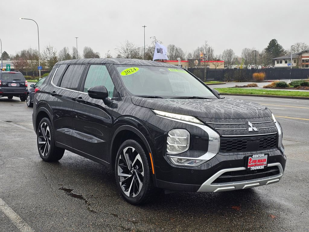 Used 2024 Mitsubishi Outlander SE image 3