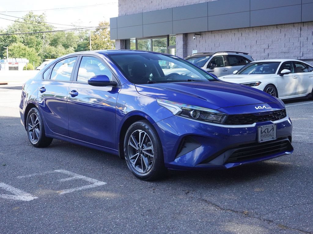 Used 2022 Kia Forte LXS FWD image 2