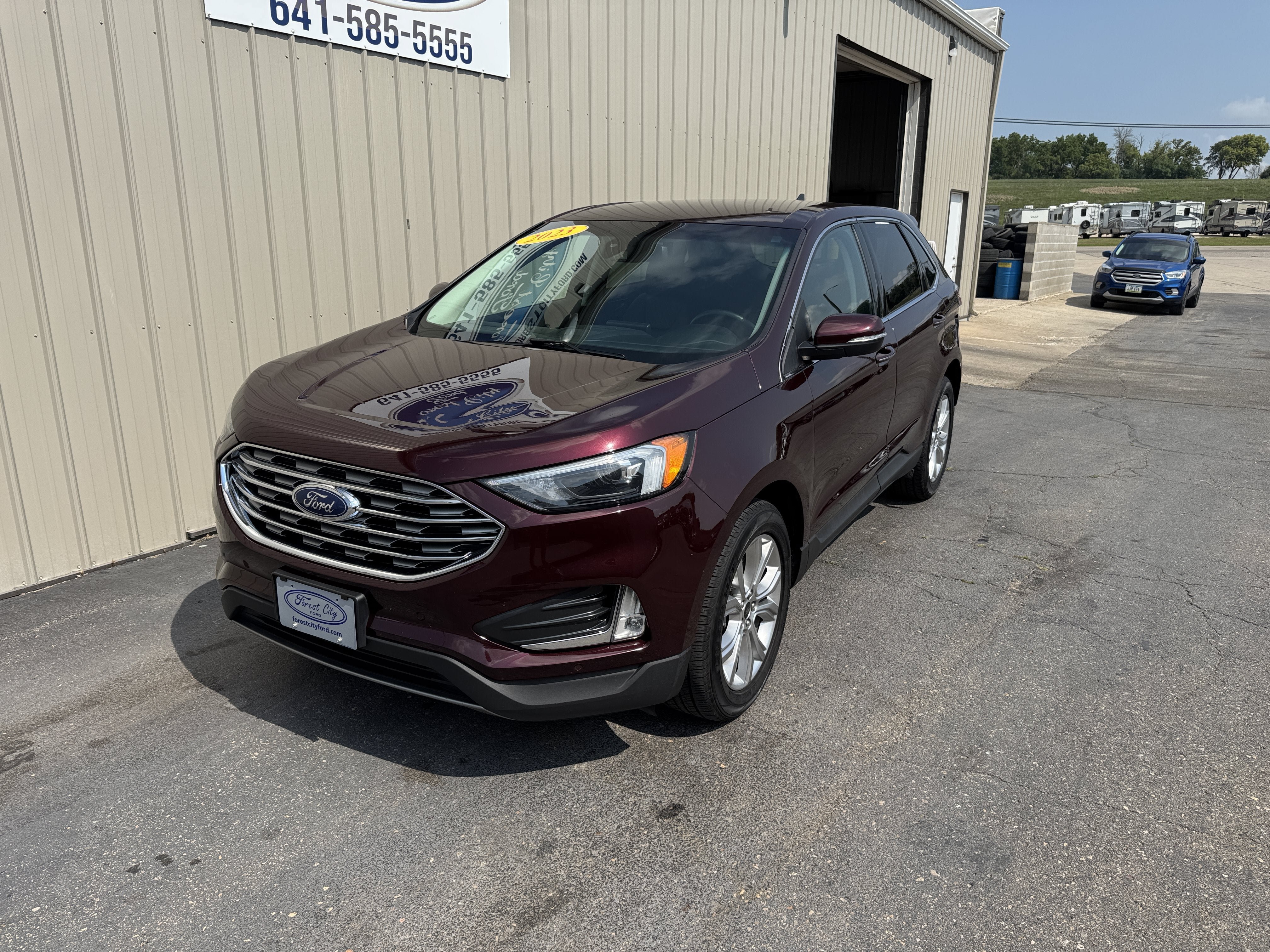 Used 2023 Ford Edge Titanium AWD/4WD image 2