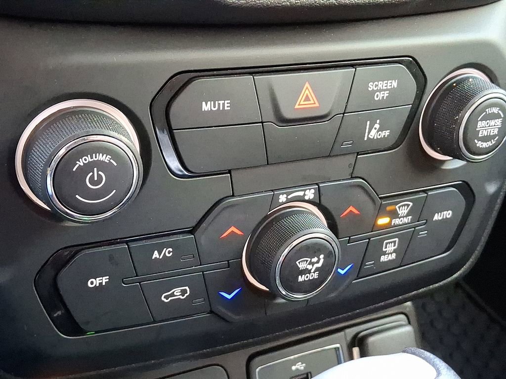 Used 2023 Jeep Renegade Latitude w/ Premium Group image 17