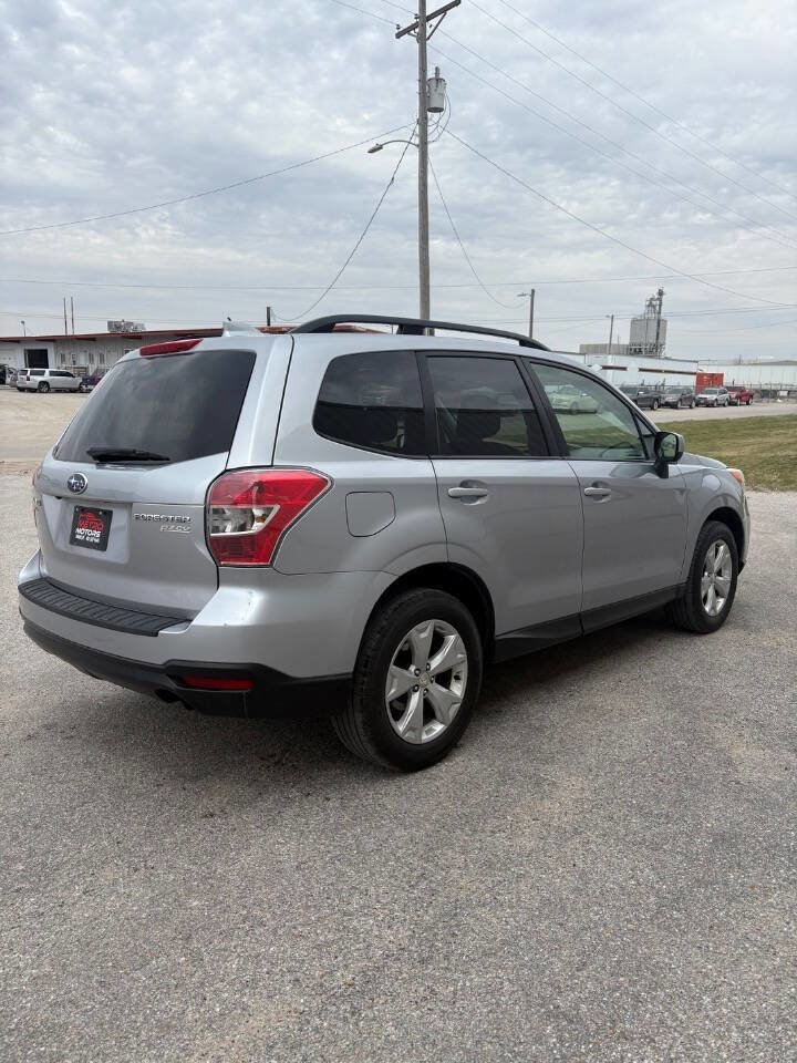 Used 2016 Subaru Forester 2.5i Premium w/ All-Weather Package AWD/4WD image 4