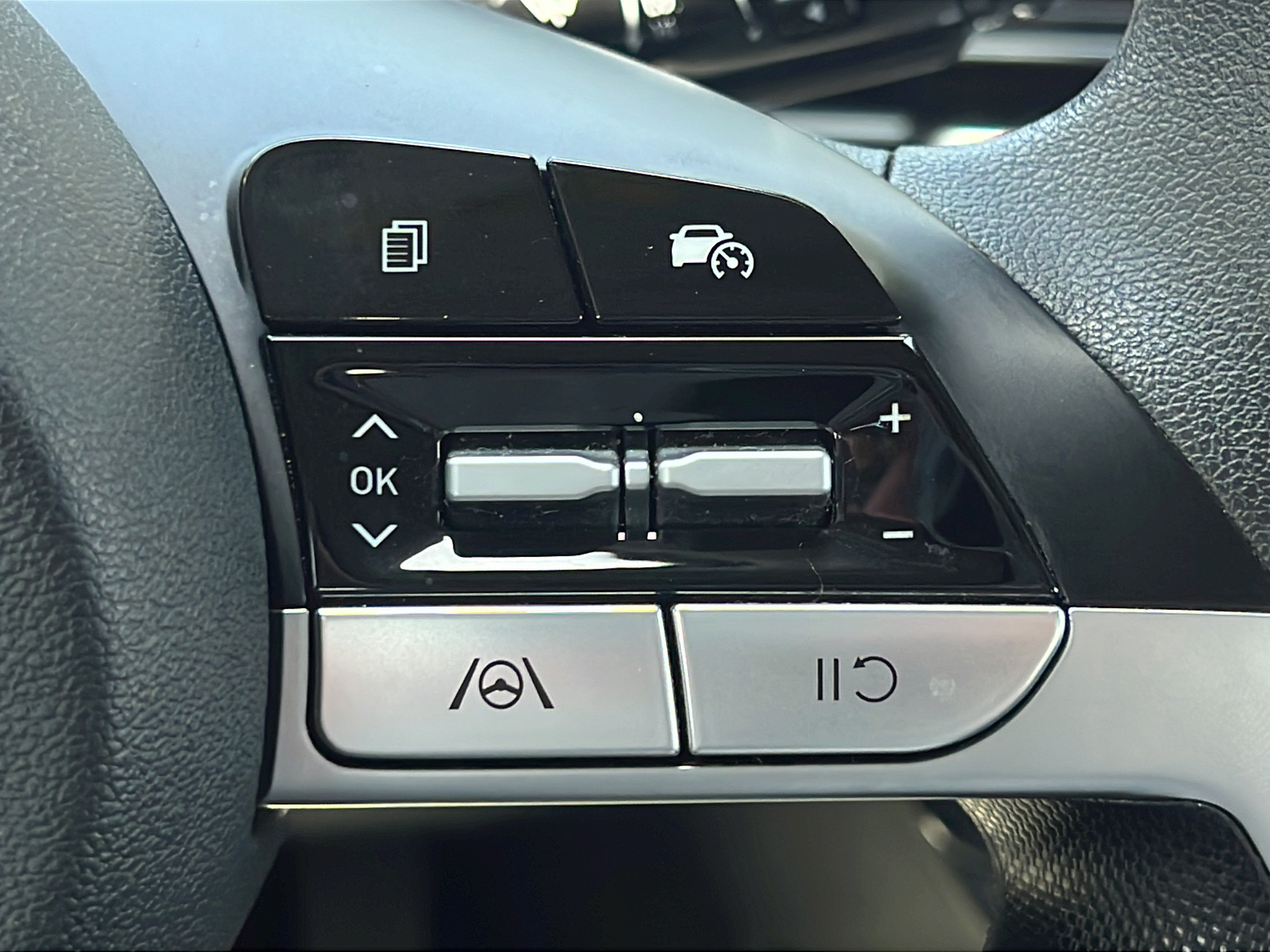 Used 2024 Hyundai Elantra SEL FWD image 19