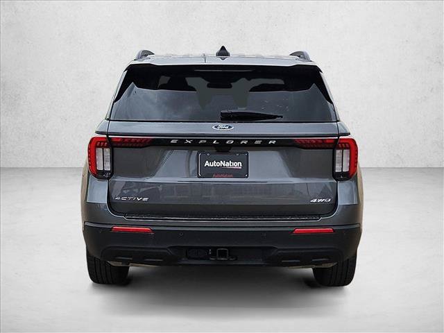 Used 2025 Ford Explorer Active AWD/4WD image 7