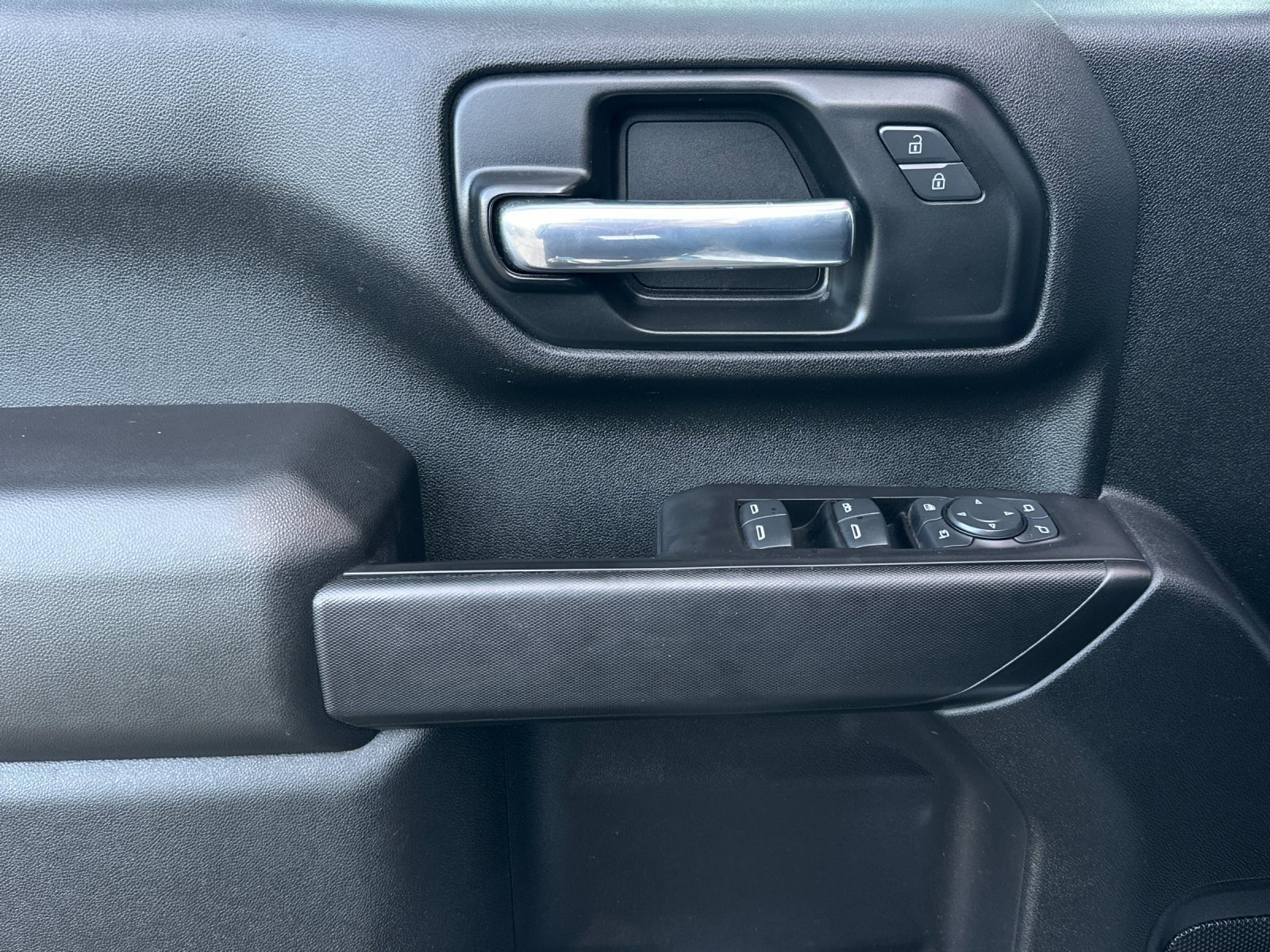 Used 2021 Chevrolet Silverado 2500 Custom w/ Custom Value Package image 10