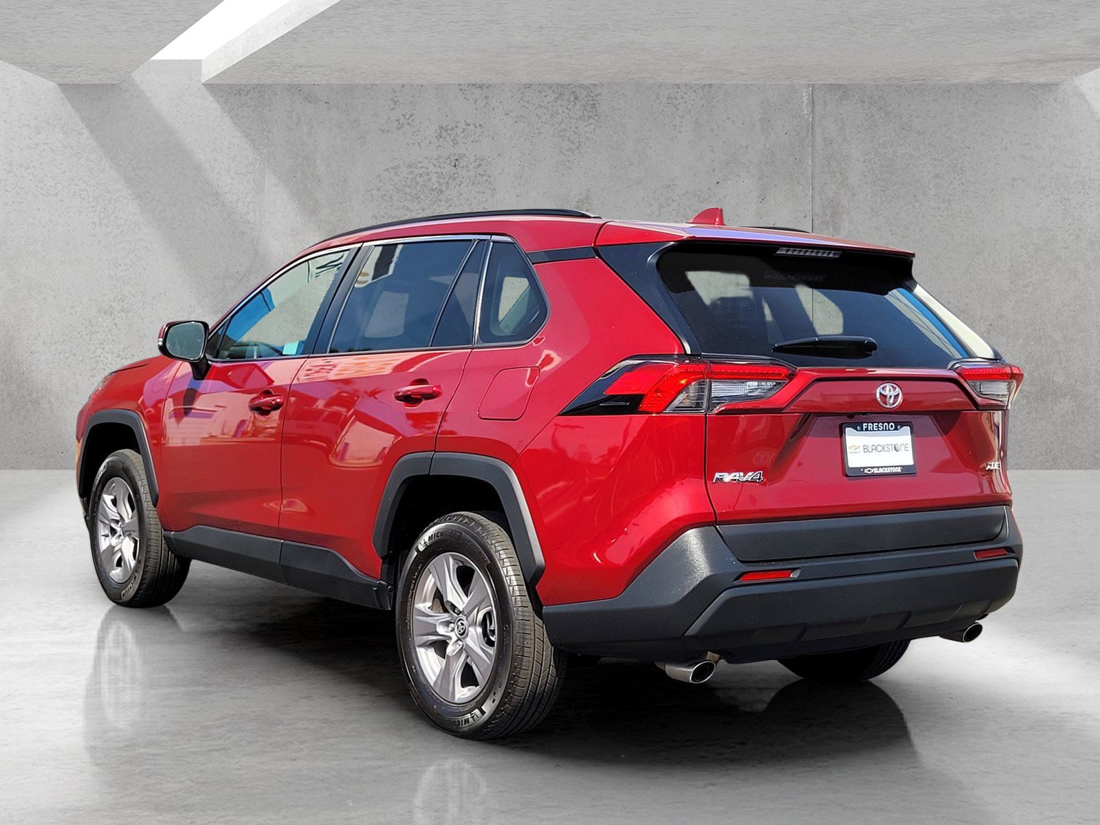 Used 2023 Toyota RAV4 XLE FWD image 6