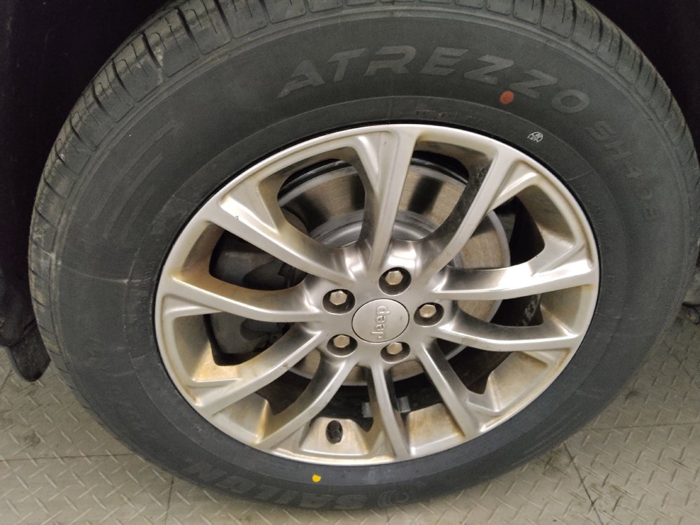Used 2019 Jeep Cherokee Latitude Plus w/ Cold Weather Group AWD/4WD image 31