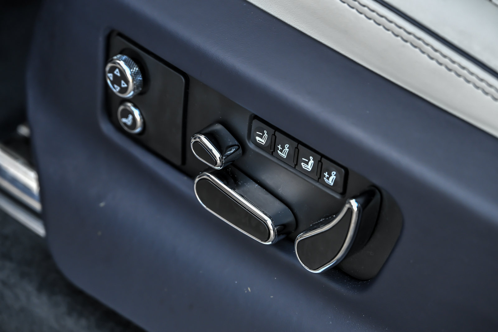 Certified 2023 Bentley Bentayga AWD/4WD image 26