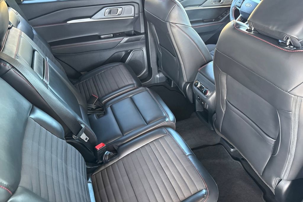 Used 2025 Ford Explorer ST-Line image 24