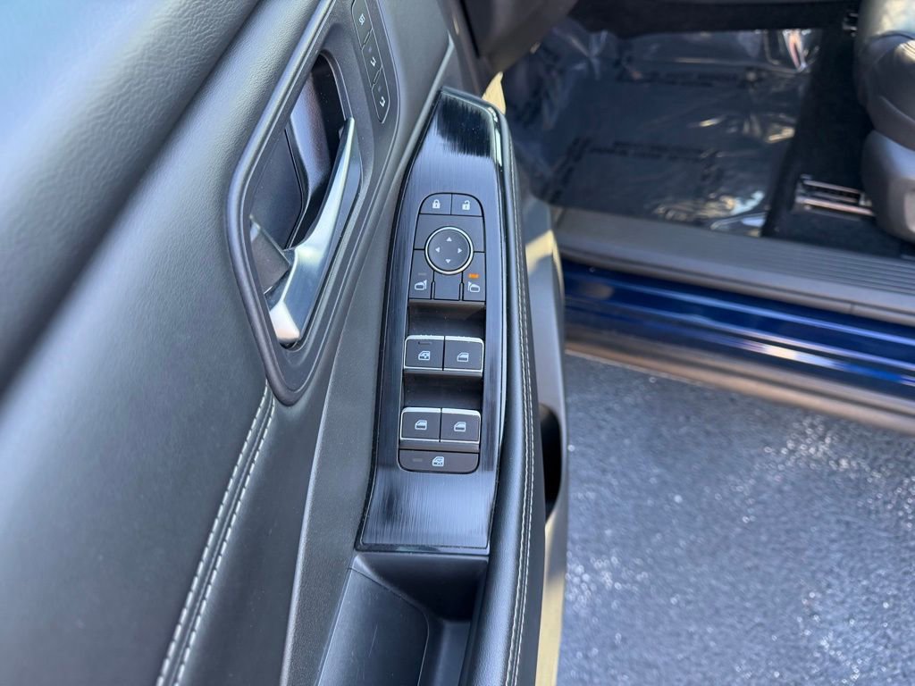 Used 2024 Nissan Rogue SL w/ SL Premium Package image 15