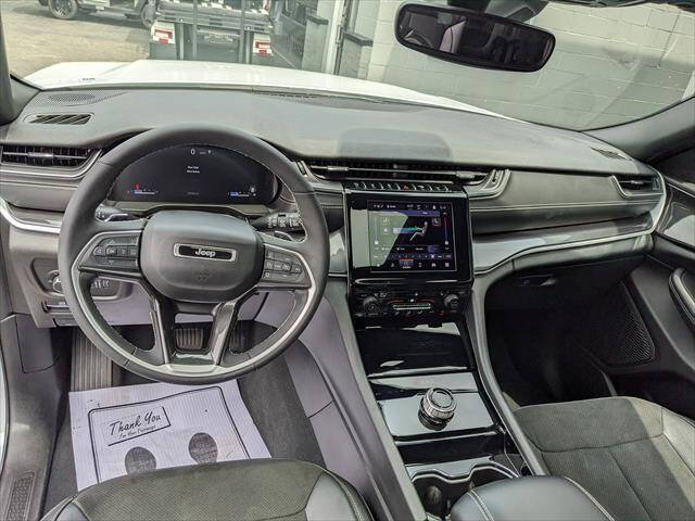 Used 2023 Jeep Grand Cherokee L Laredo AWD/4WD image 12