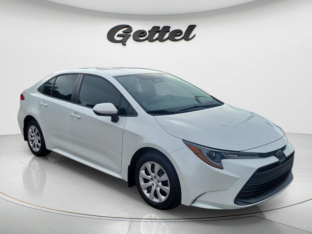 Certified 2023 Toyota Corolla LE FWD image 3