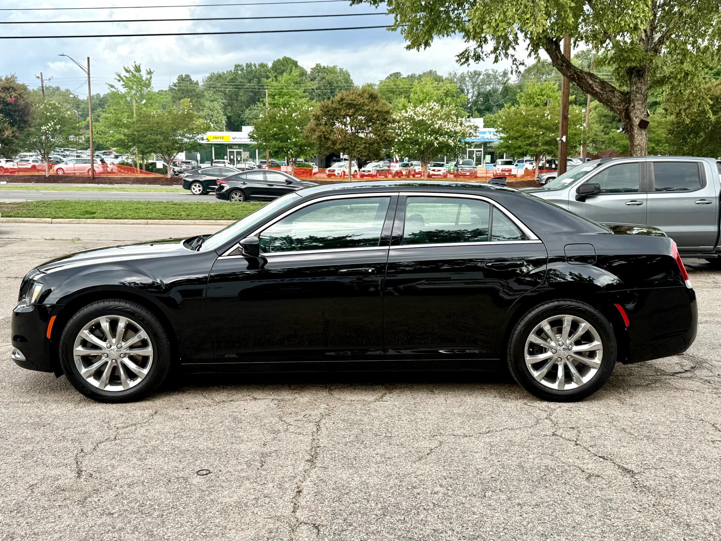 Used 2017 Chrysler 300 Limited w/ Driver Convenience Group AWD/4WD image 8