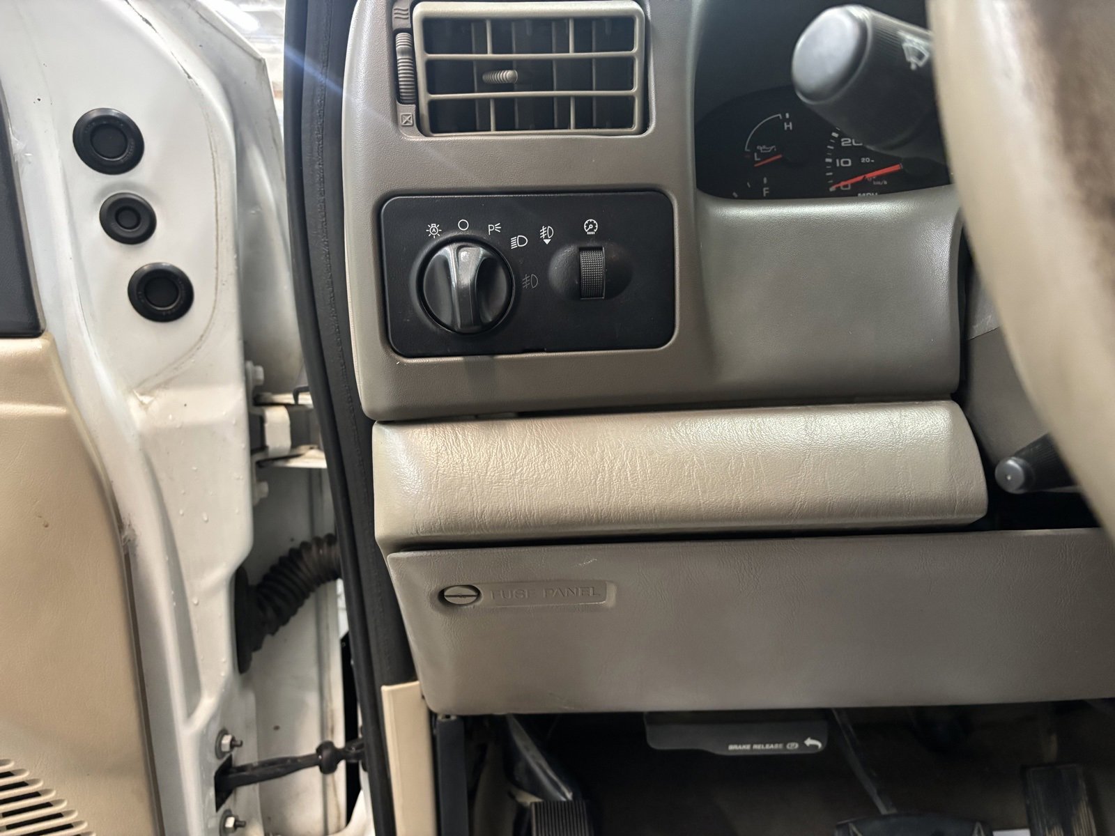 Used 2004 Ford F350 XL image 16