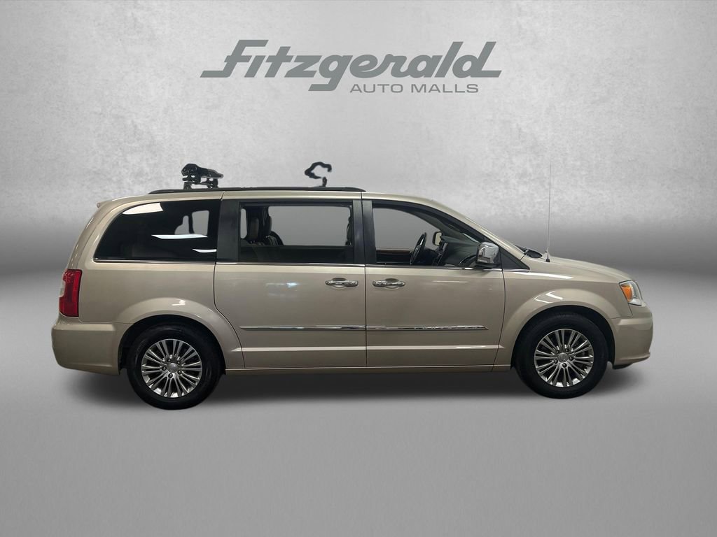 Used 2014 Chrysler Town & Country Touring-L w/ Driver Convenience Group FWD image 6