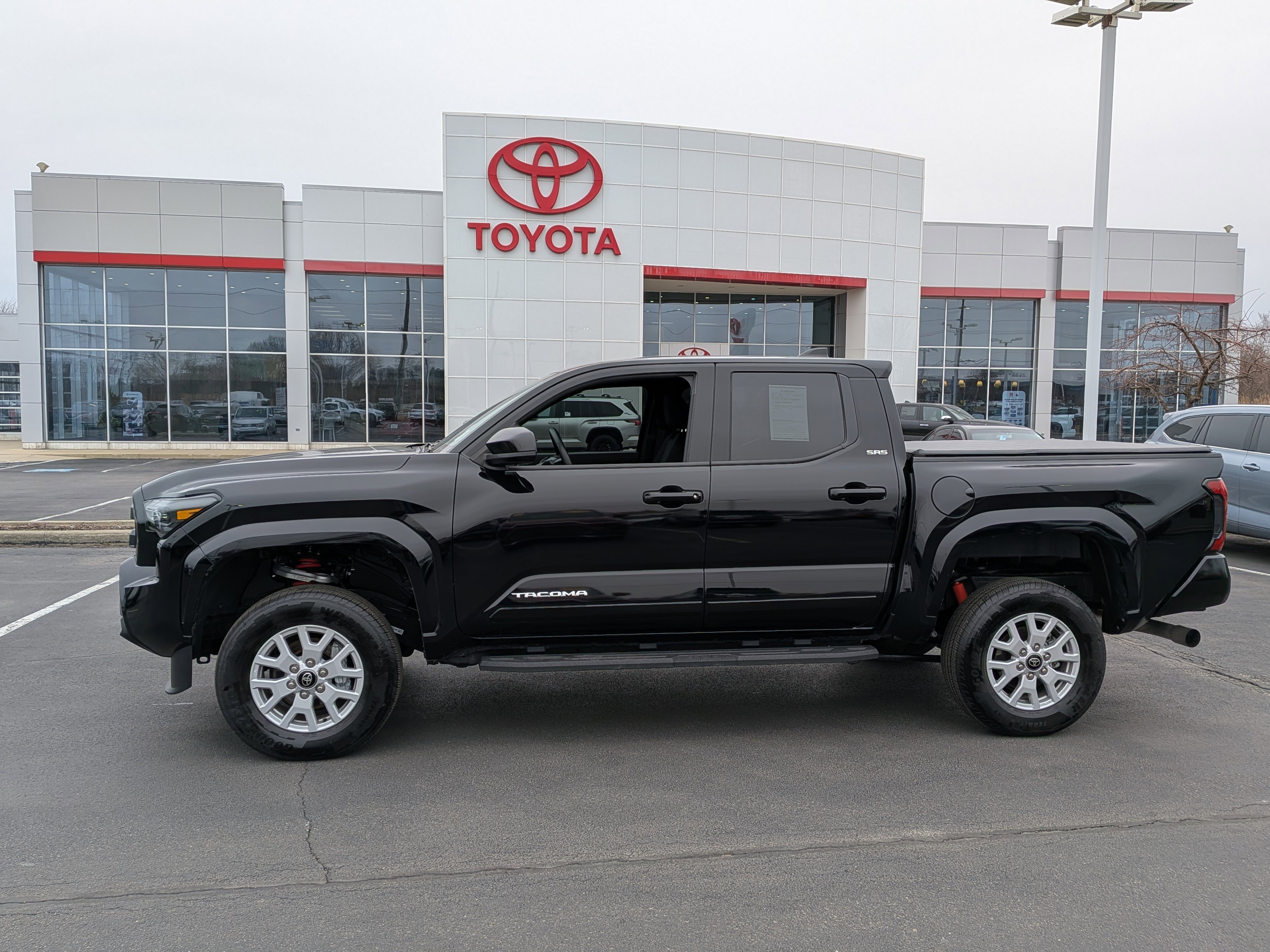Used 2025 Toyota Tacoma SR5 image 5