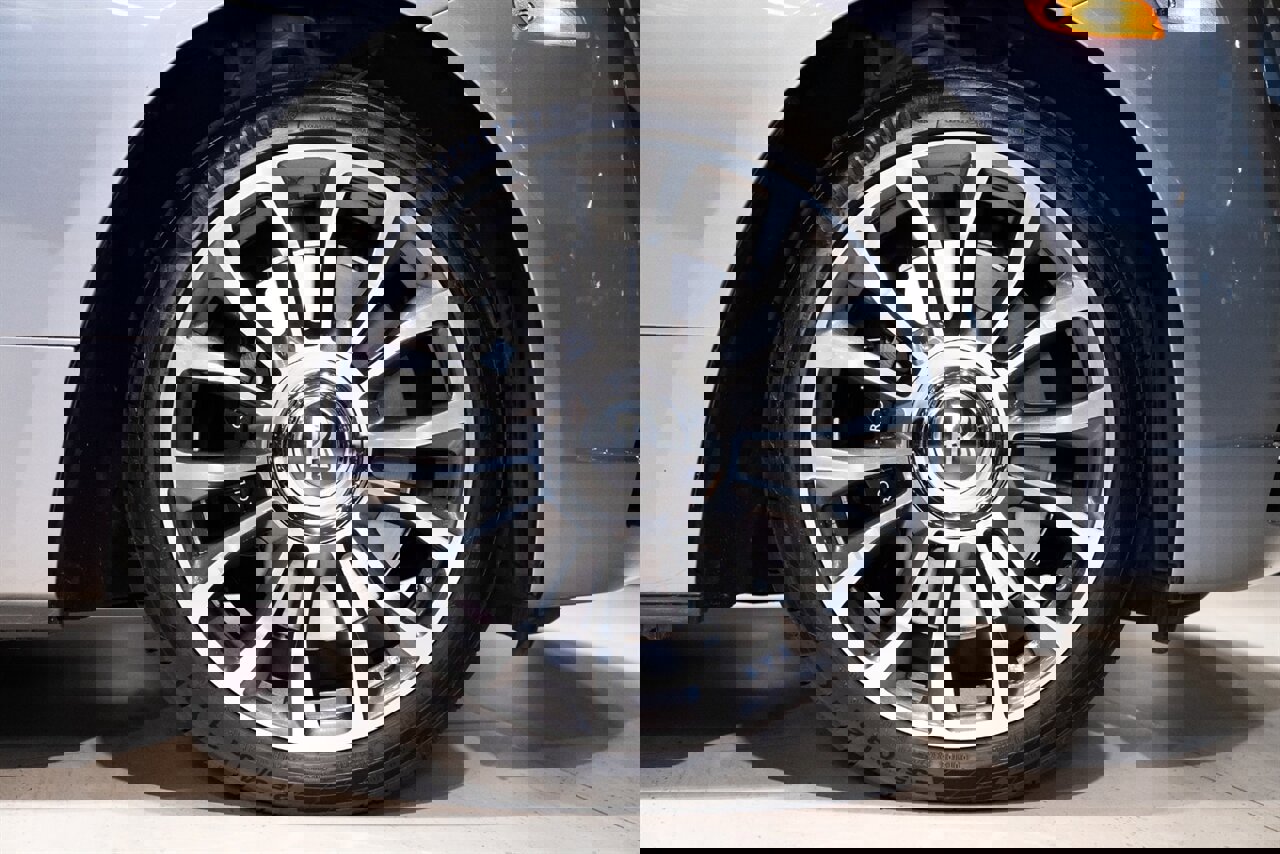 Used 2018 Rolls-Royce Dawn image 27