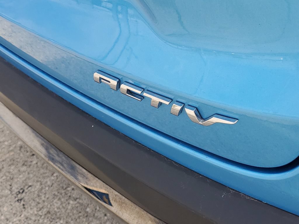 Used 2025 Chevrolet Trax ACTIV w/ Sunroof Package FWD image 6