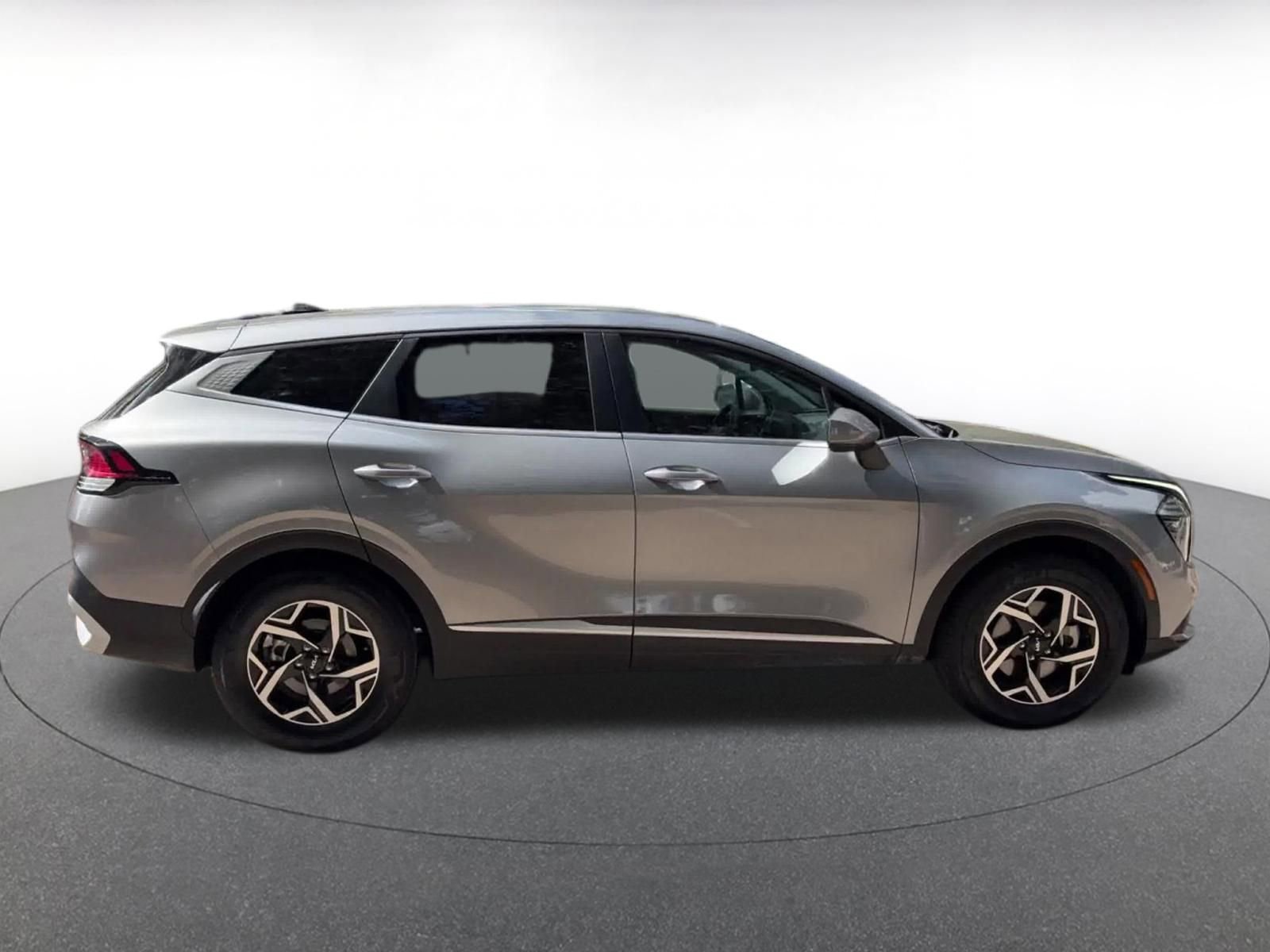 Used 2025 Kia Sportage LX FWD image 16