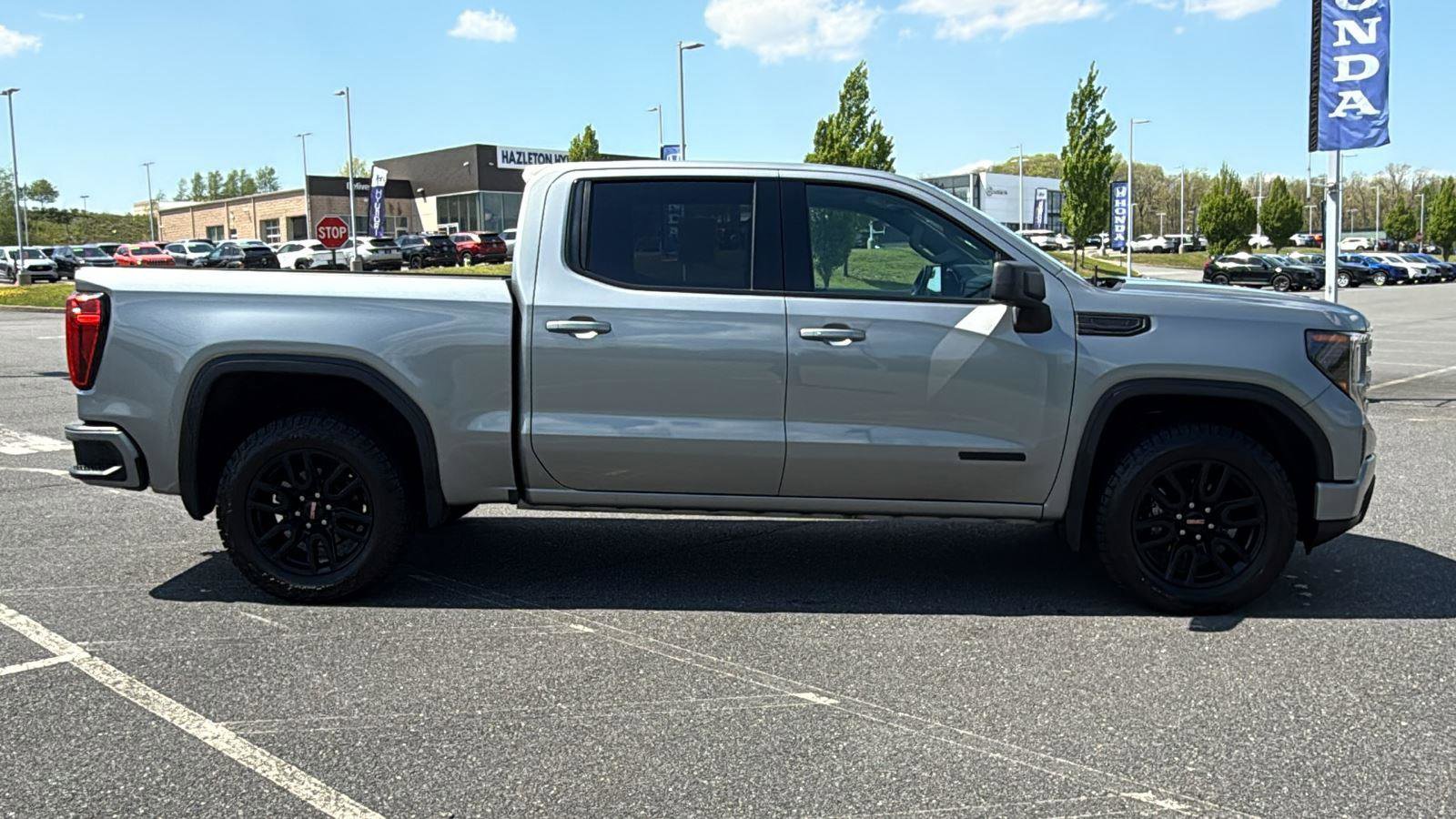Used 2023 GMC Sierra 1500 Elevation w/ X31 Off-Road Package AWD/4WD image 4