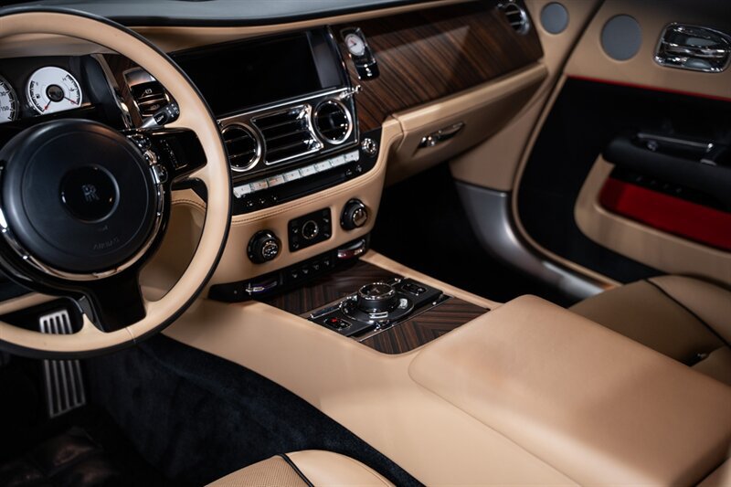Used 2019 Rolls-Royce Wraith RWD image 48