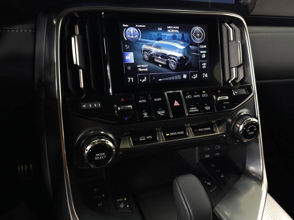 Used 2025 Lexus LX 700h F Sport image 33