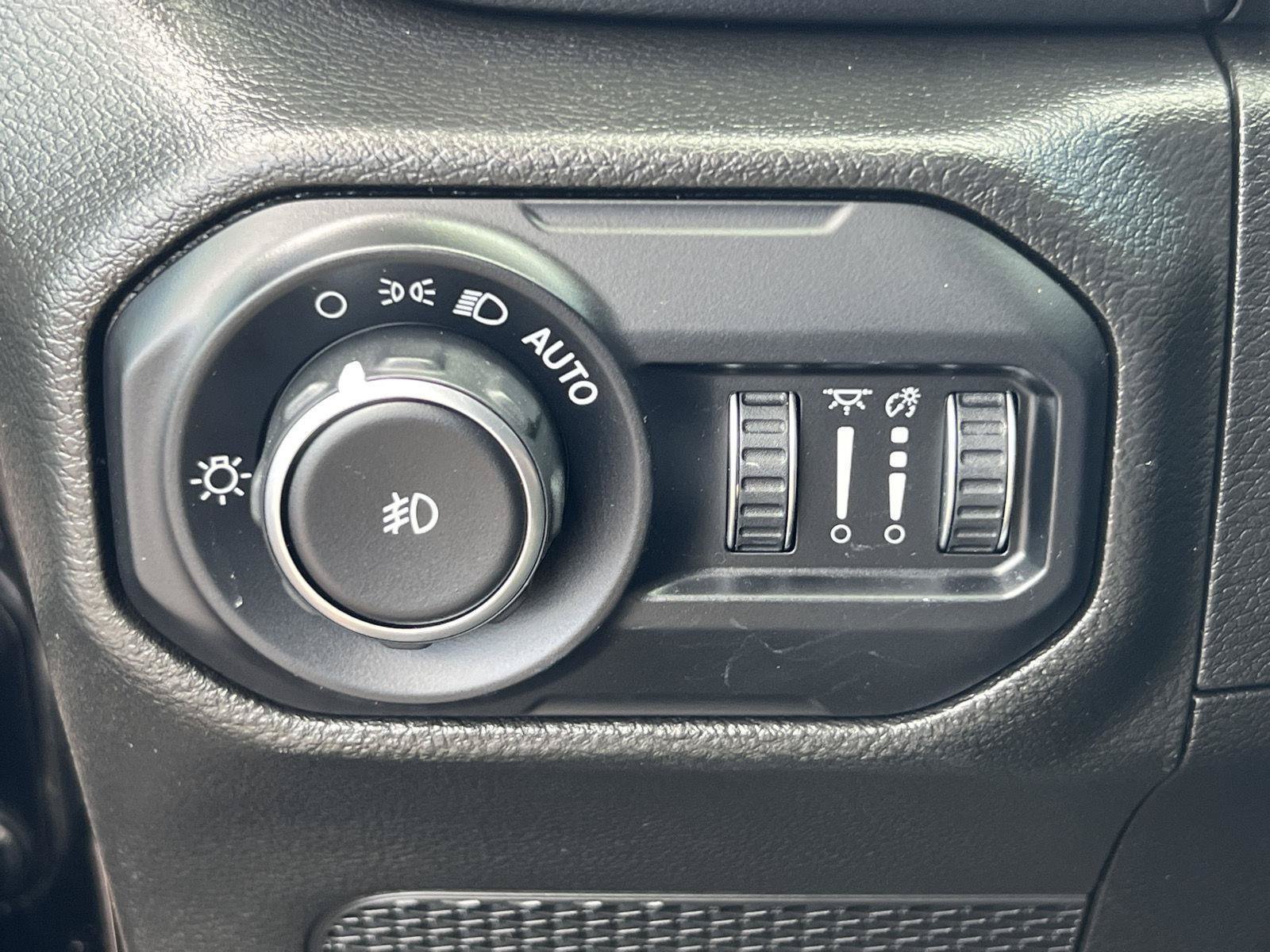 Used 2022 Jeep Wrangler Unlimited Sahara AWD/4WD image 24