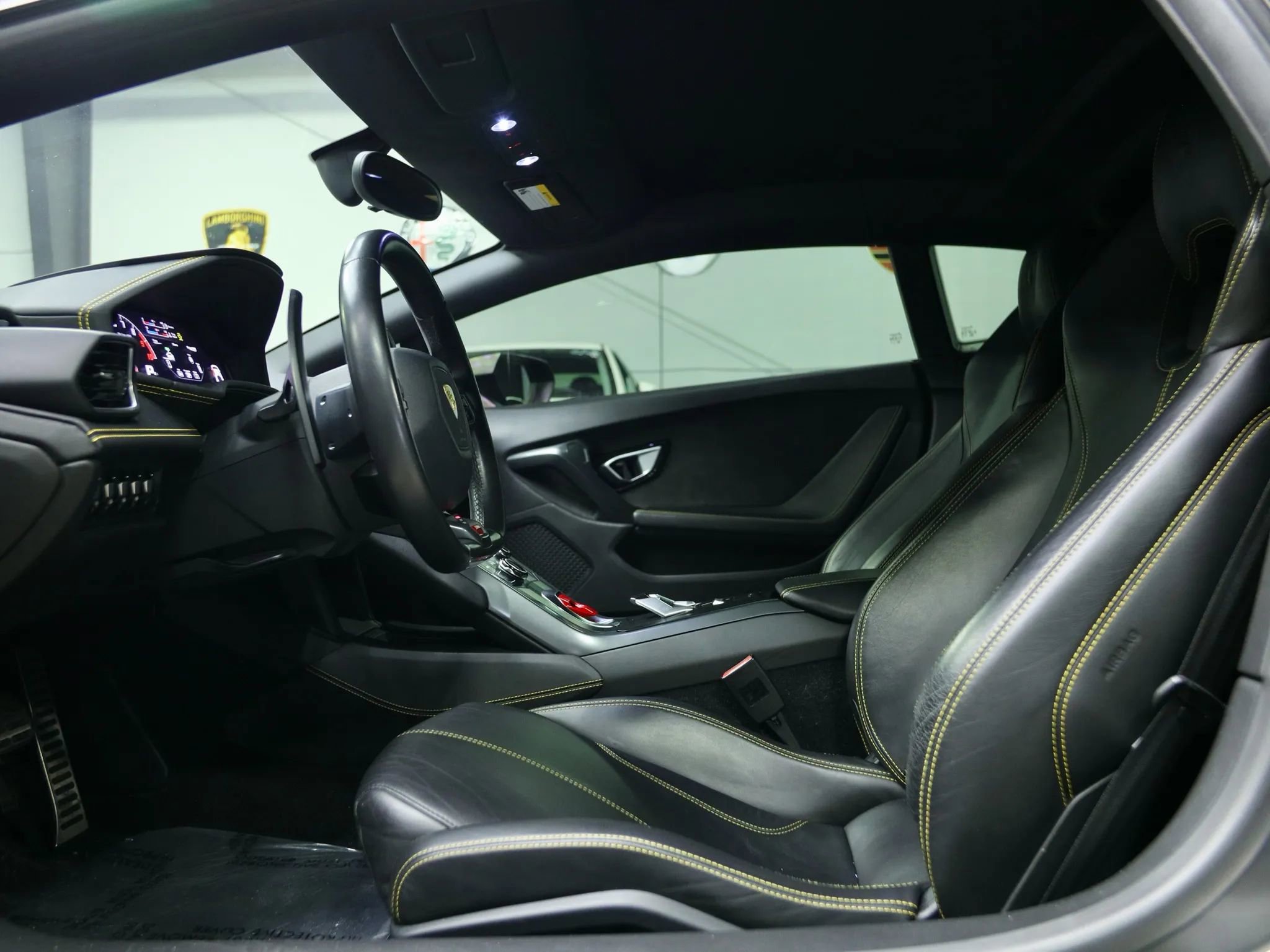 Used 2015 Lamborghini Huracan LP 610-4 image 35