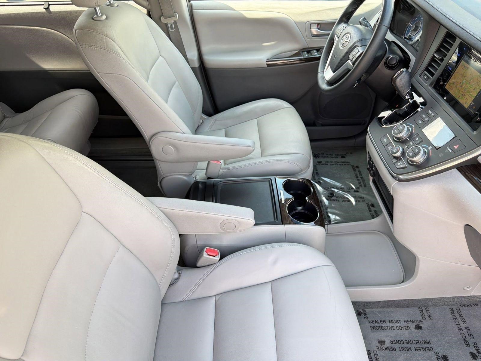 Used 2015 Toyota Sienna XLE image 31