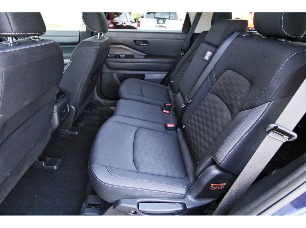 Certified 2024 Nissan Pathfinder SV FWD image 7