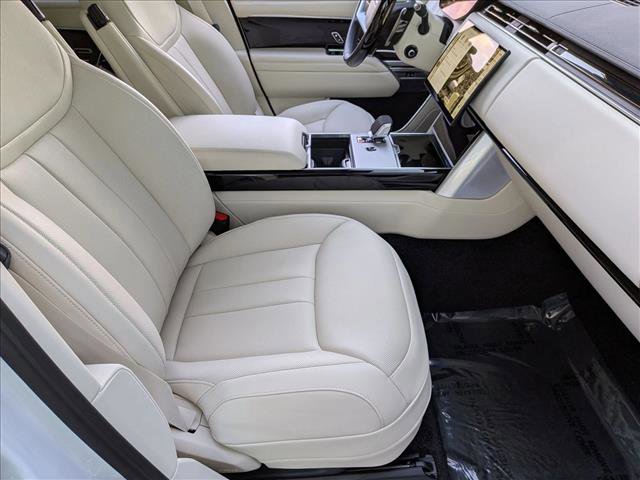 Certified 2025 Land Rover Range Rover SE image 22