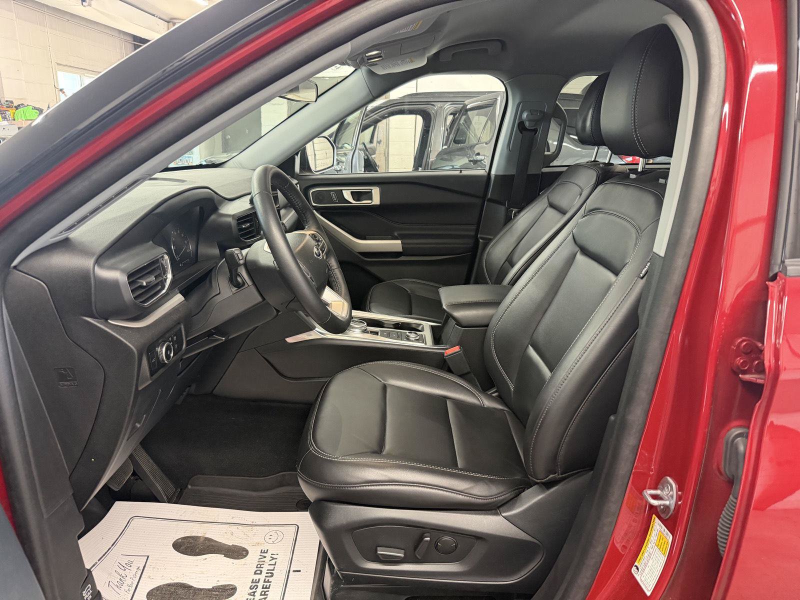 Used 2023 Ford Explorer XLT w/ Equipment Group 202A AWD/4WD image 13