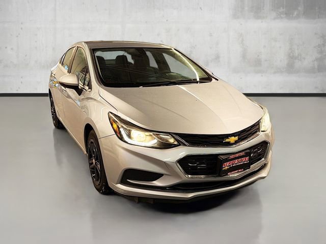 Used 2017 Chevrolet Cruze LT image 3