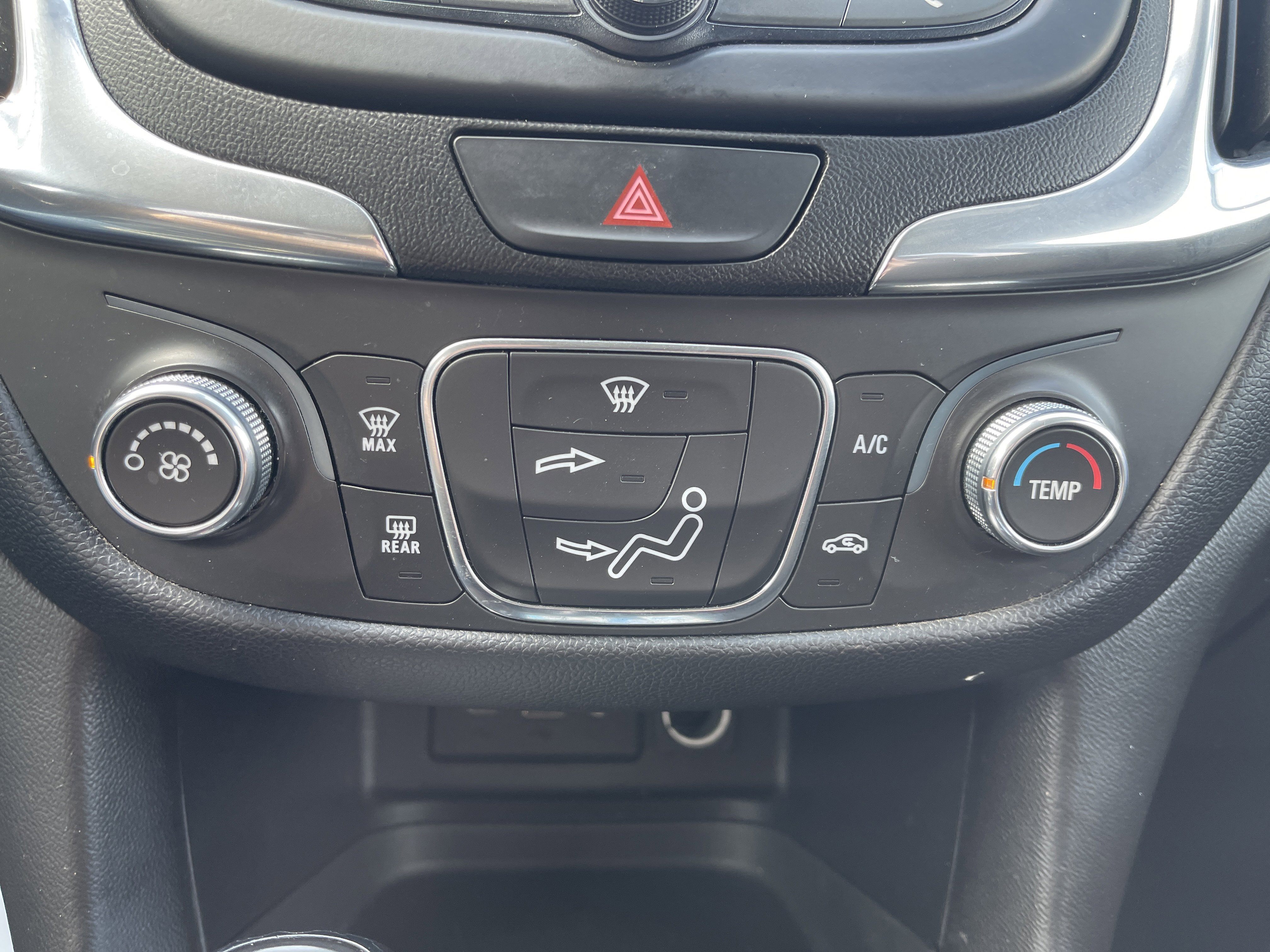 Used 2019 Chevrolet Equinox LT AWD/4WD image 26