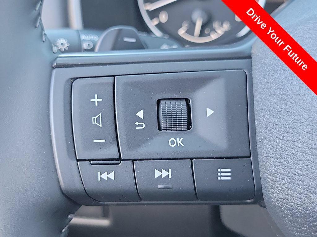 Used 2026 Nissan Rogue SV FWD image 5