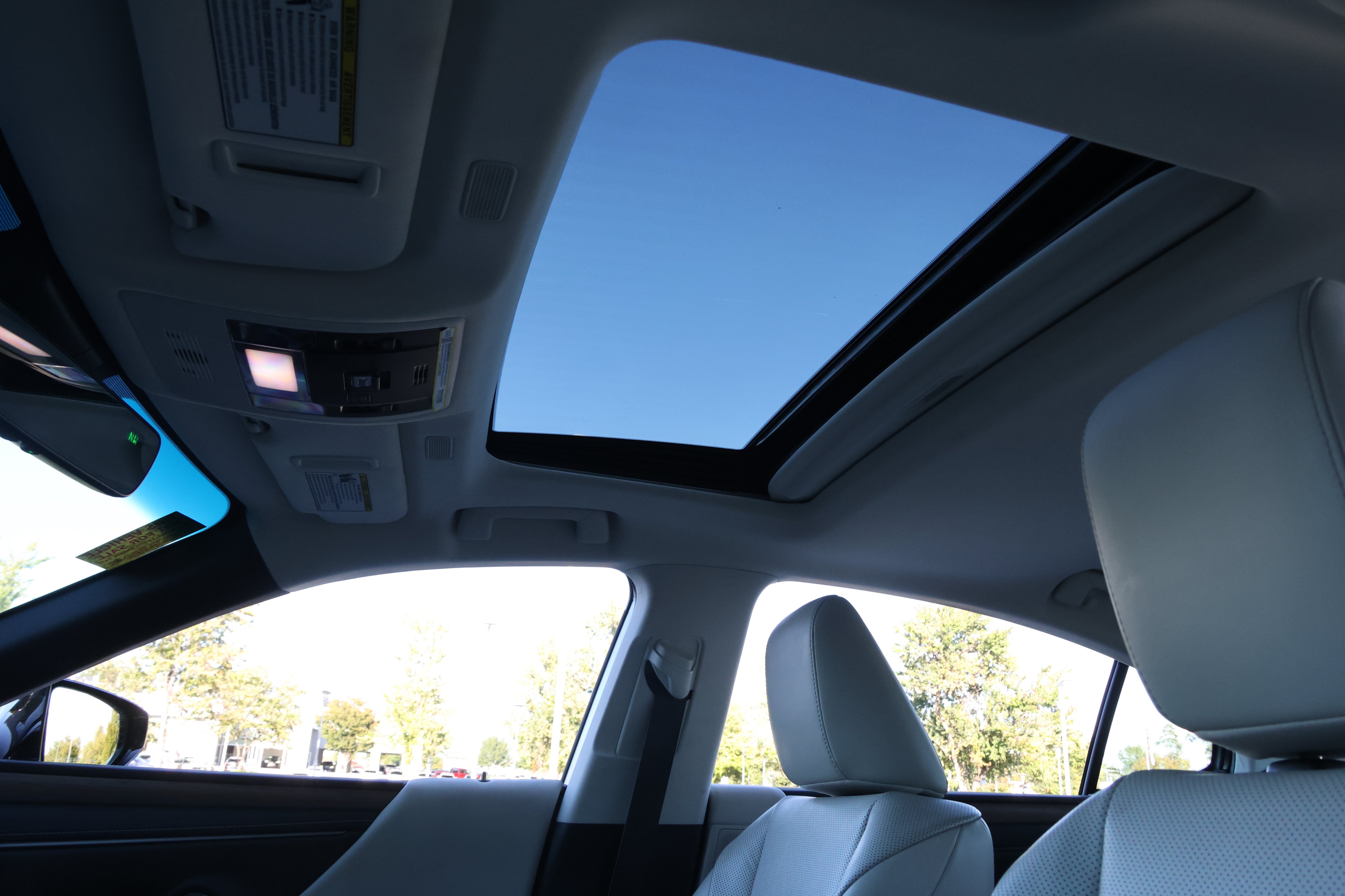 Used 2025 Lexus ES 350 w/ Premium Package FWD image 30