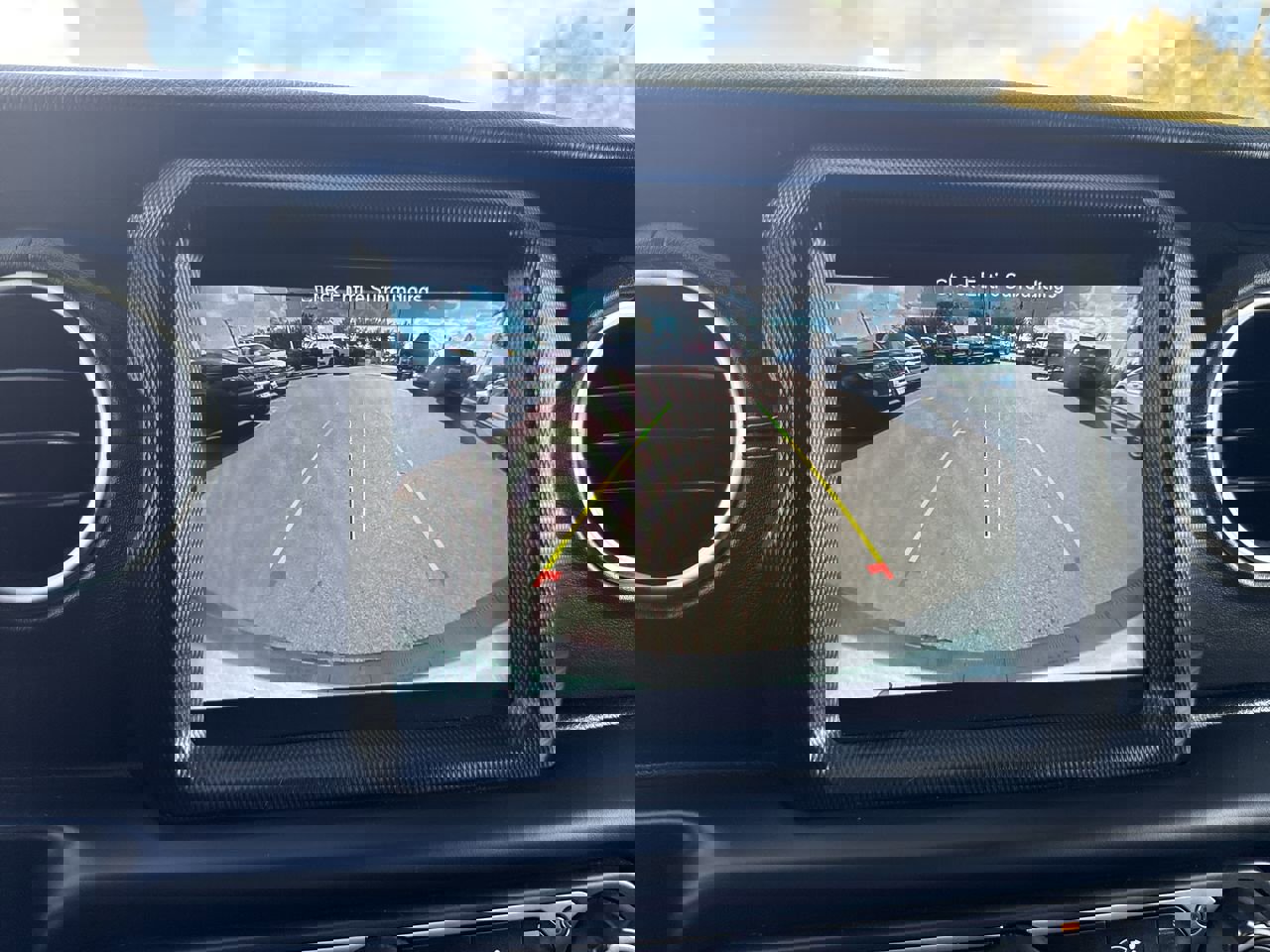 Used 2021 Jeep Wrangler Unlimited Sahara w/ Uconnect 4C Nav & Sound Group image 14