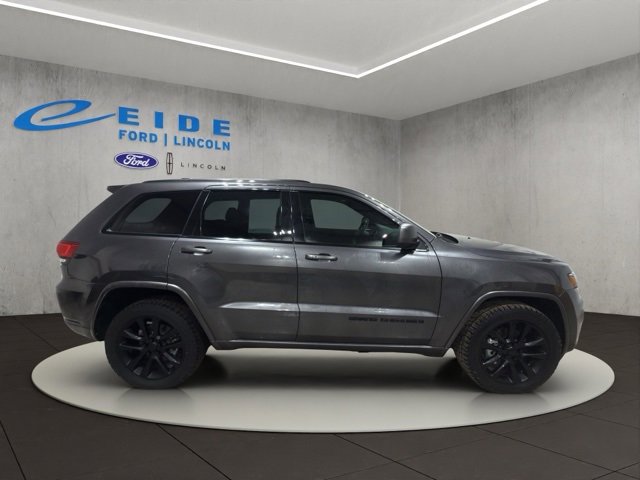 Used 2020 Jeep Grand Cherokee Altitude image 5
